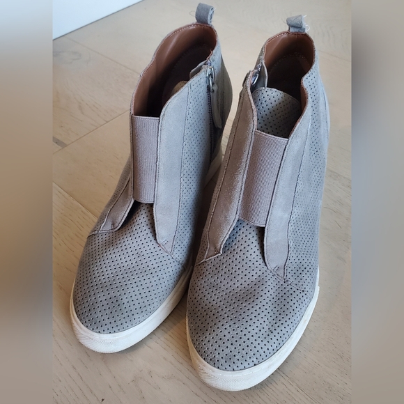 LIANA PAOLO-sz.7, Grey wedge suede booties - Picture 3 of 6